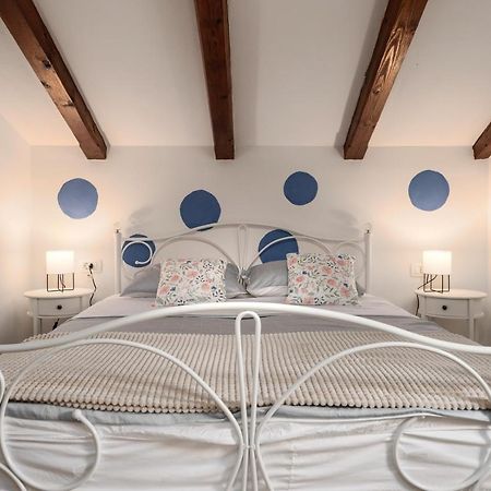 Relax In 2 Bedroom App In Old Town W/Ac And Wifi Rovinj Eksteriør bilde