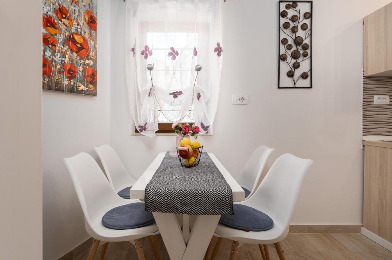 Relax In 2 Bedroom App In Old Town W/Ac And Wifi Rovinj Eksteriør bilde