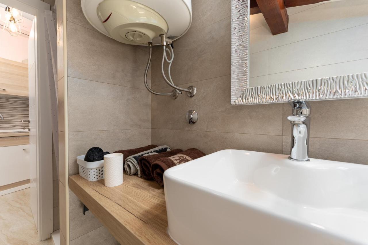 Relax In 2 Bedroom App In Old Town W/Ac And Wifi Rovinj Eksteriør bilde