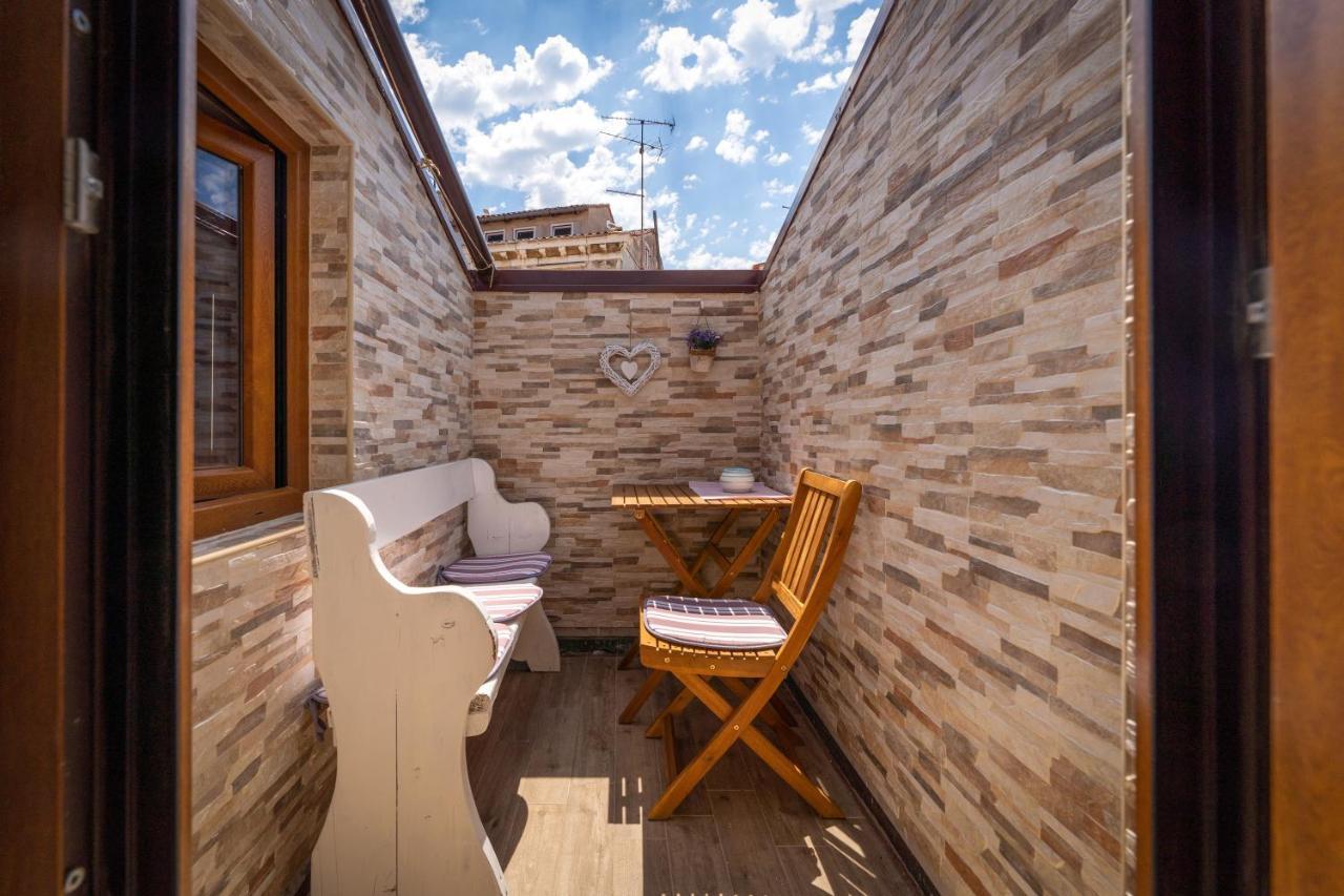 Relax In 2 Bedroom App In Old Town W/Ac And Wifi Rovinj Eksteriør bilde